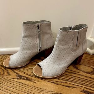 Toms peep toe bootie size 9